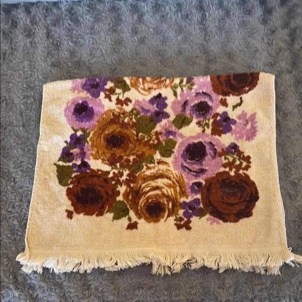 Vintage 70s JC Penny Fashion Manor Floral Patterned Fringe Hand Towels
